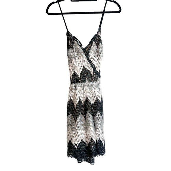 Dress The Population Brigitte Chevron Lace Romper Black White Size L - Picture 6 of 11